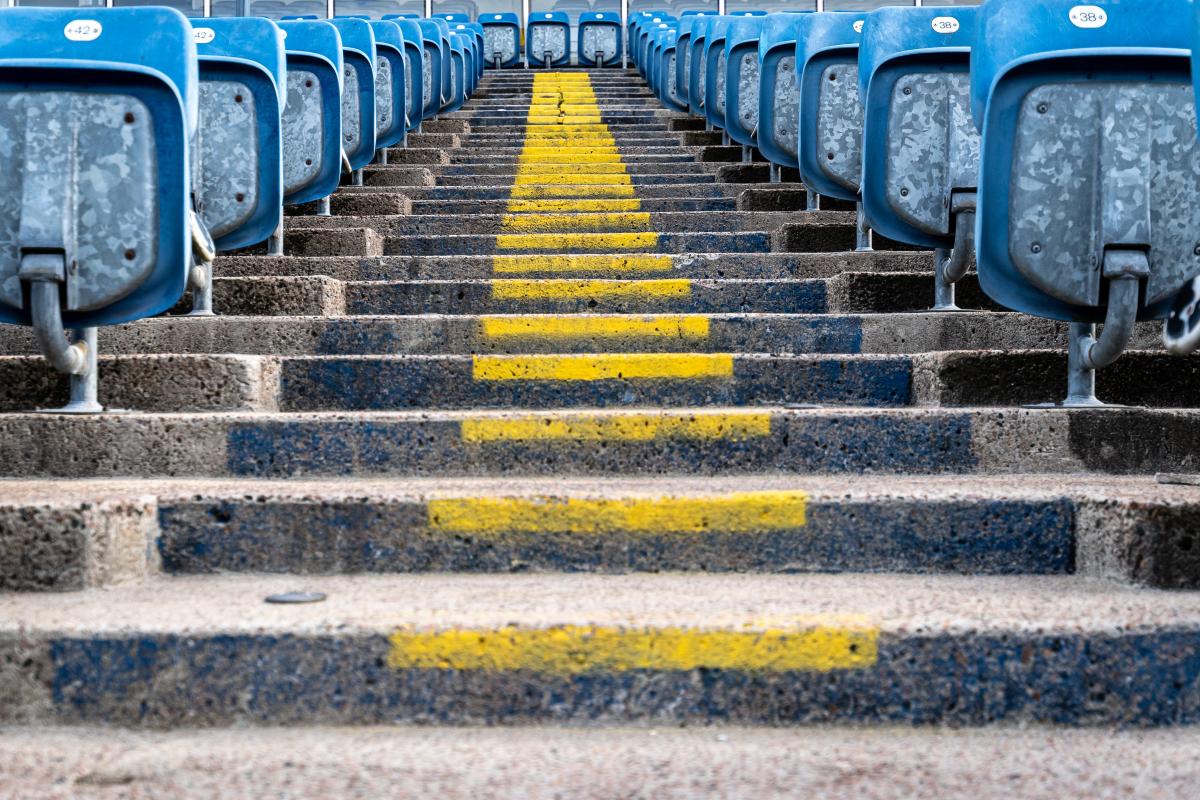 Bild på en trappa på en fotbollsanläggning